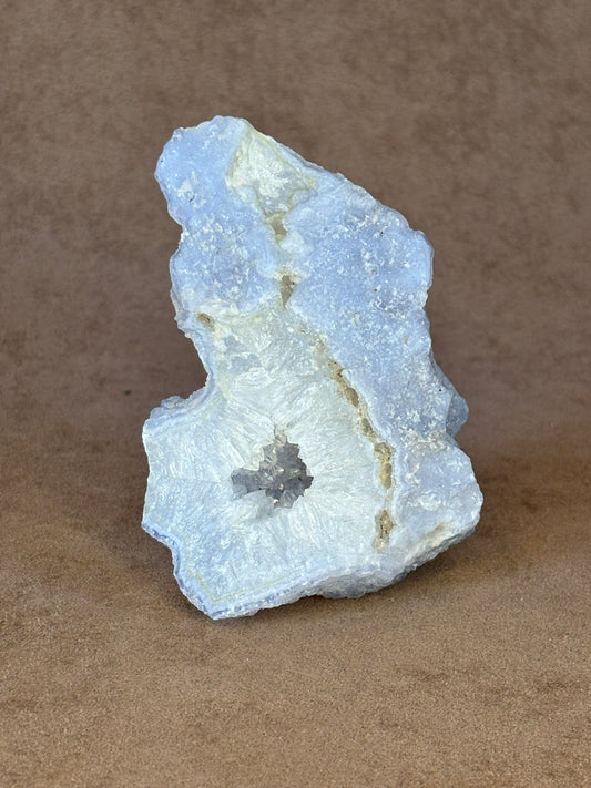 Blauwe chalcedoon uit Congo met kristalholte
