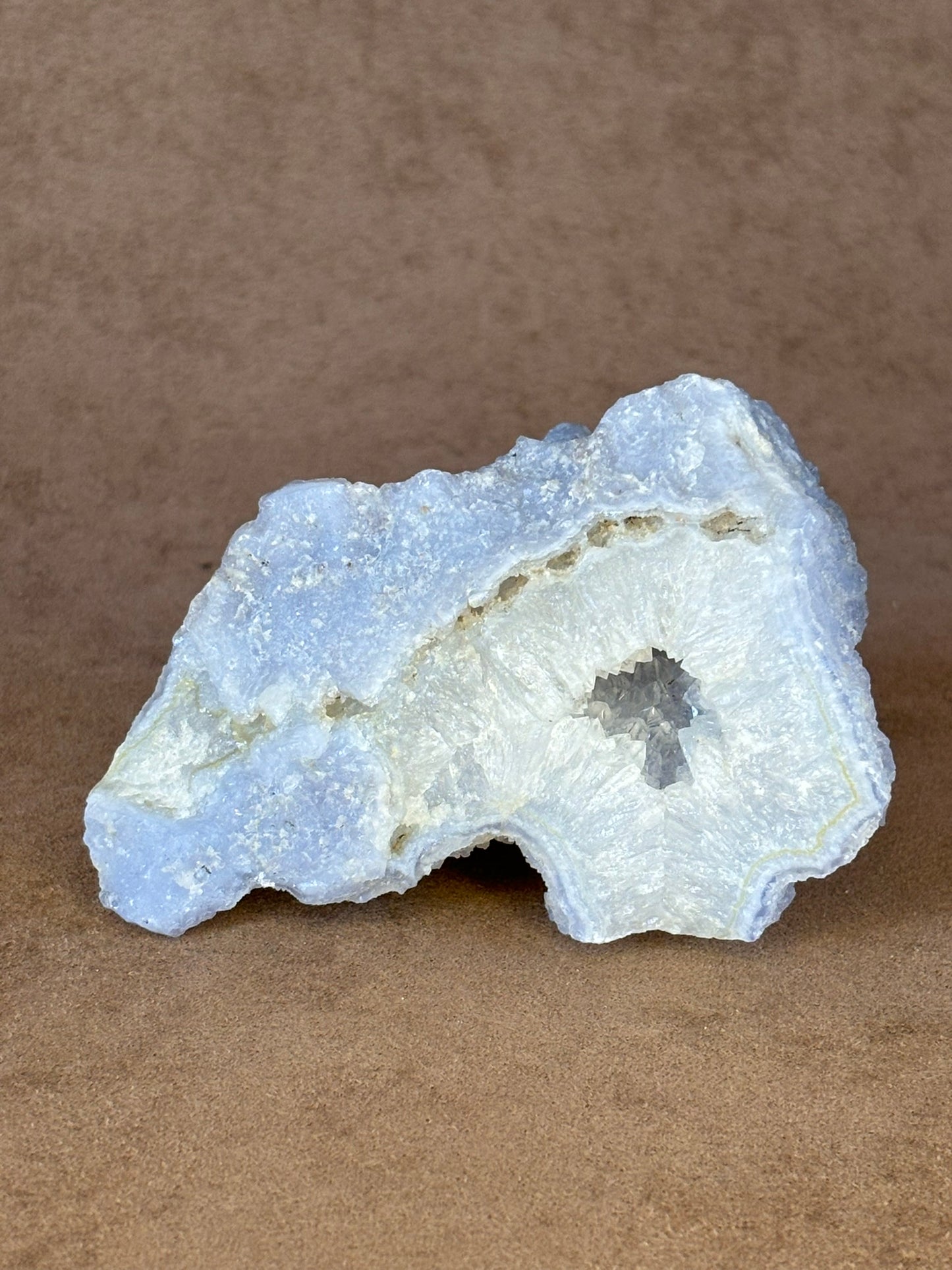 Blauwe chalcedoon uit Congo met kristalholte