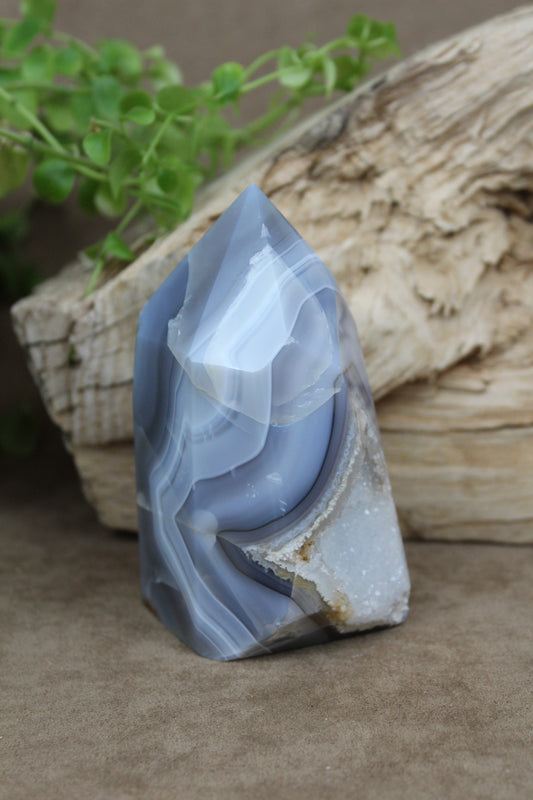 Agaat punt met druzy kristalholte