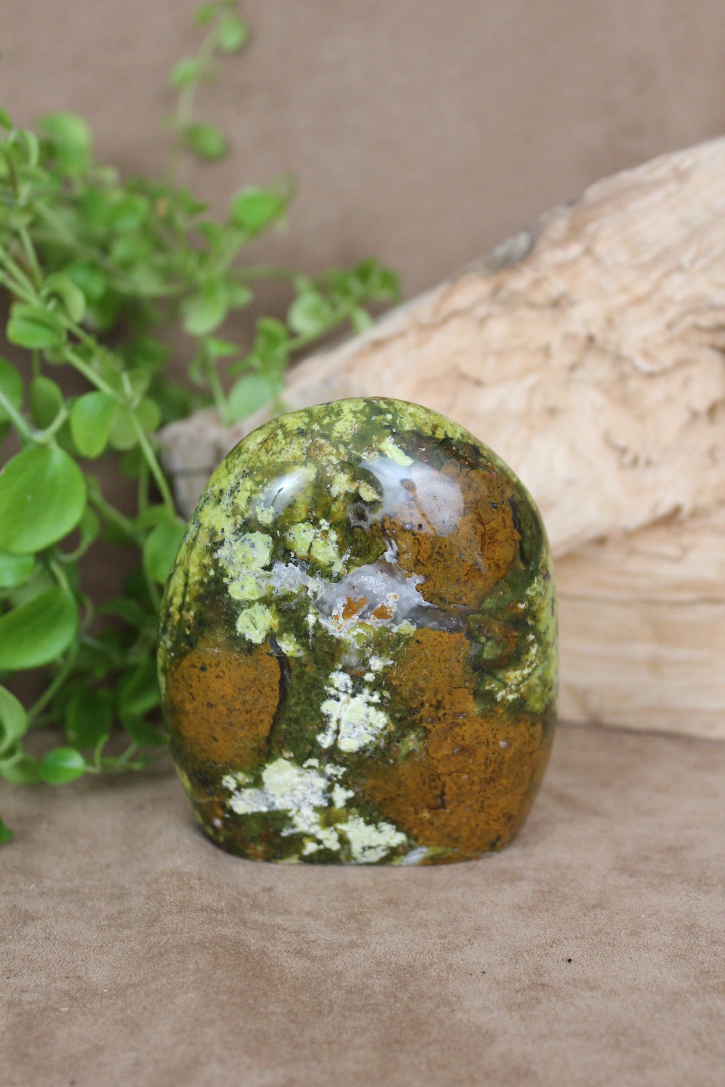 Groene opaal sculptuur