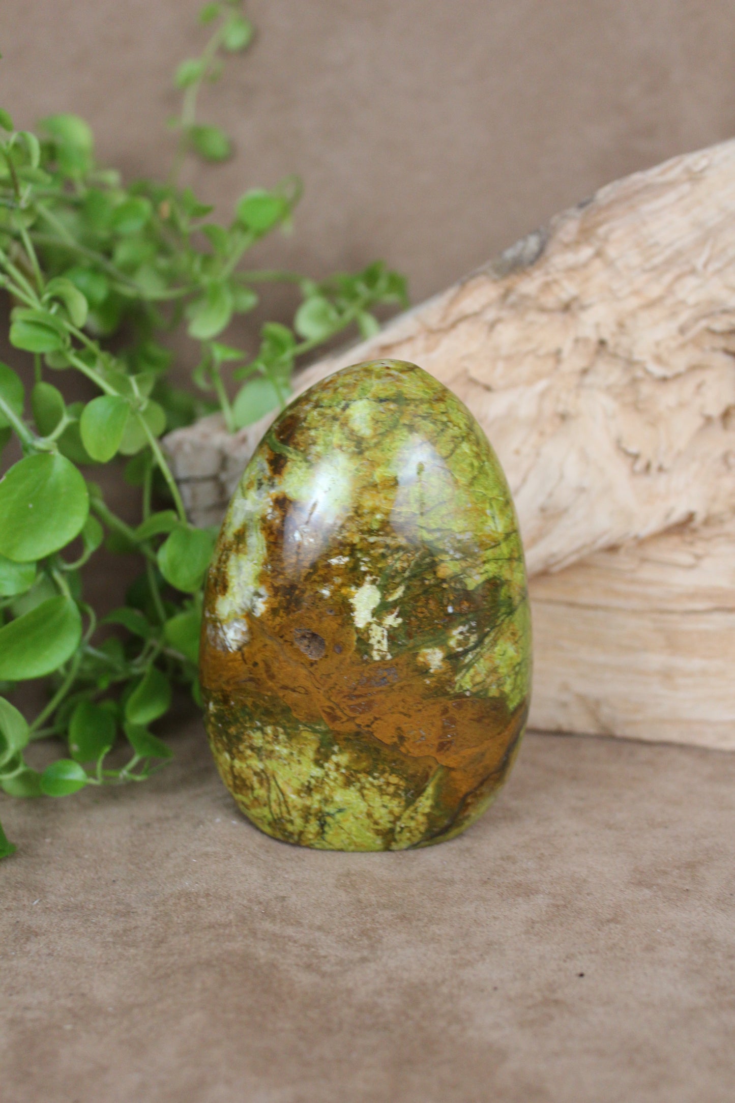 Groene opaal sculptuur
