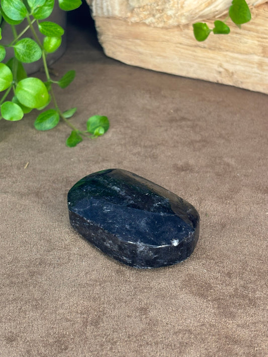 Fireworks Stone handsteen – anthofylliet-cordieriet metamorf gesteente