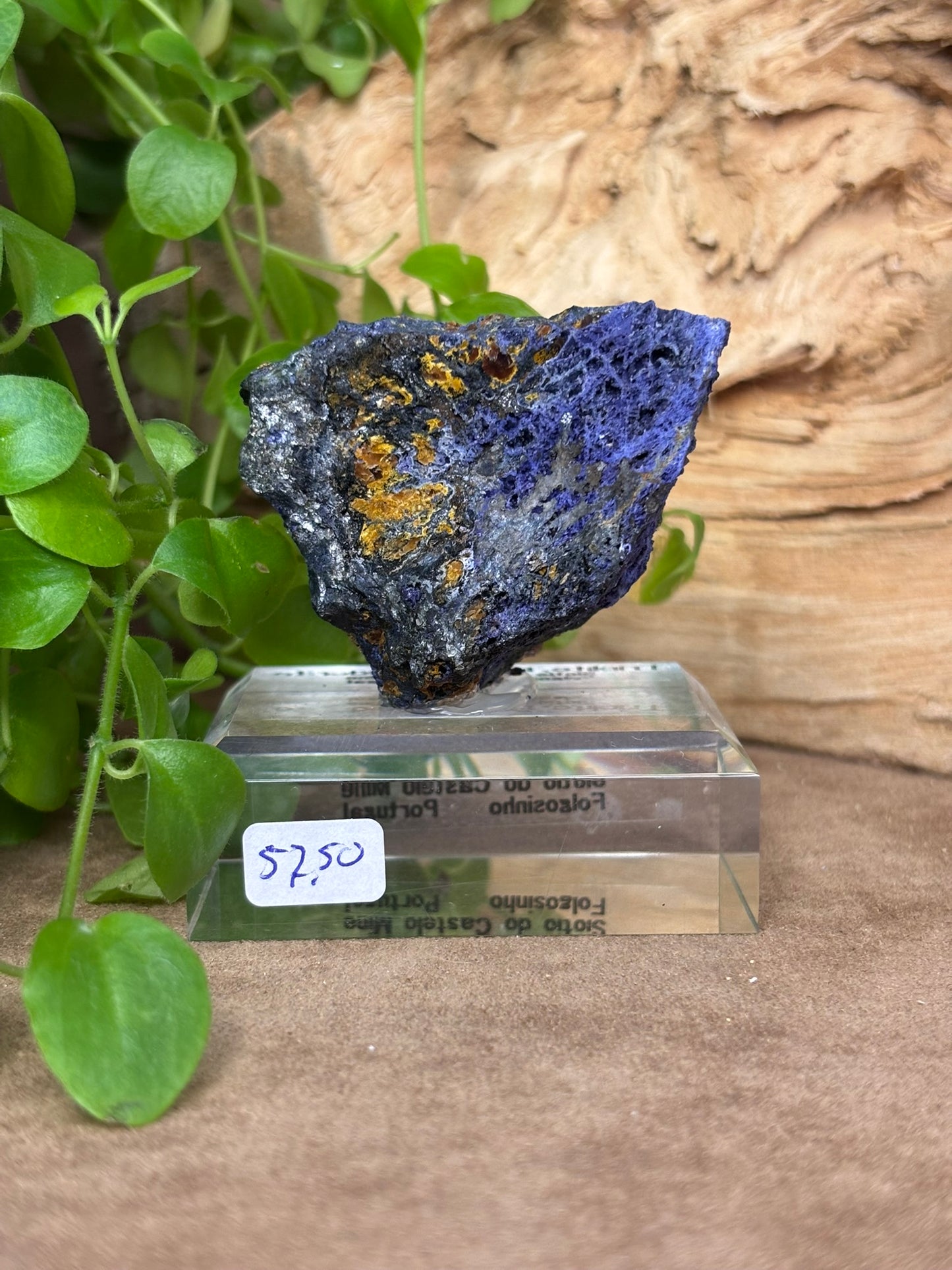 Triplite met Phosphosiderite