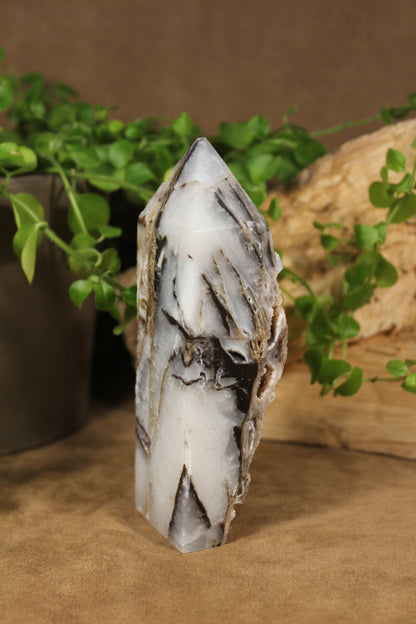Chalcedoon punt, deels ruw