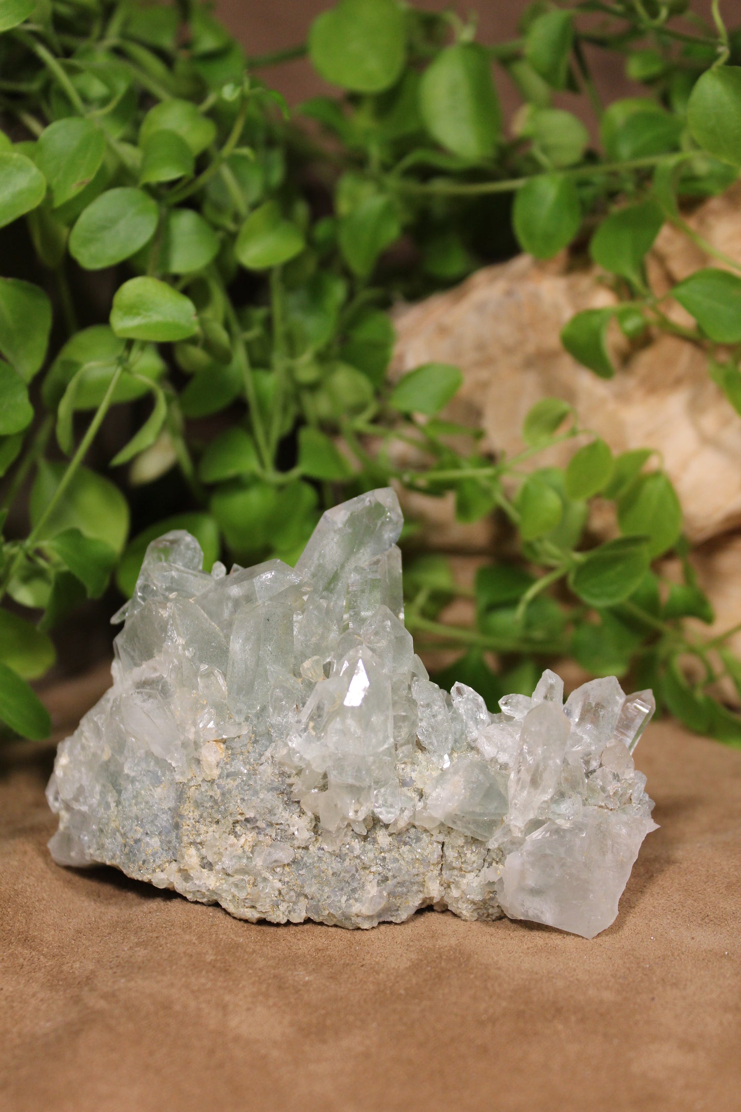 Bergkristal cluster met subtiele groenige tint