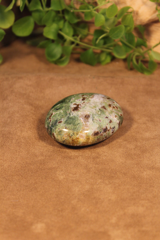 Chrysocolla handsteen – frisgroene tinten met natuurlijke tekening