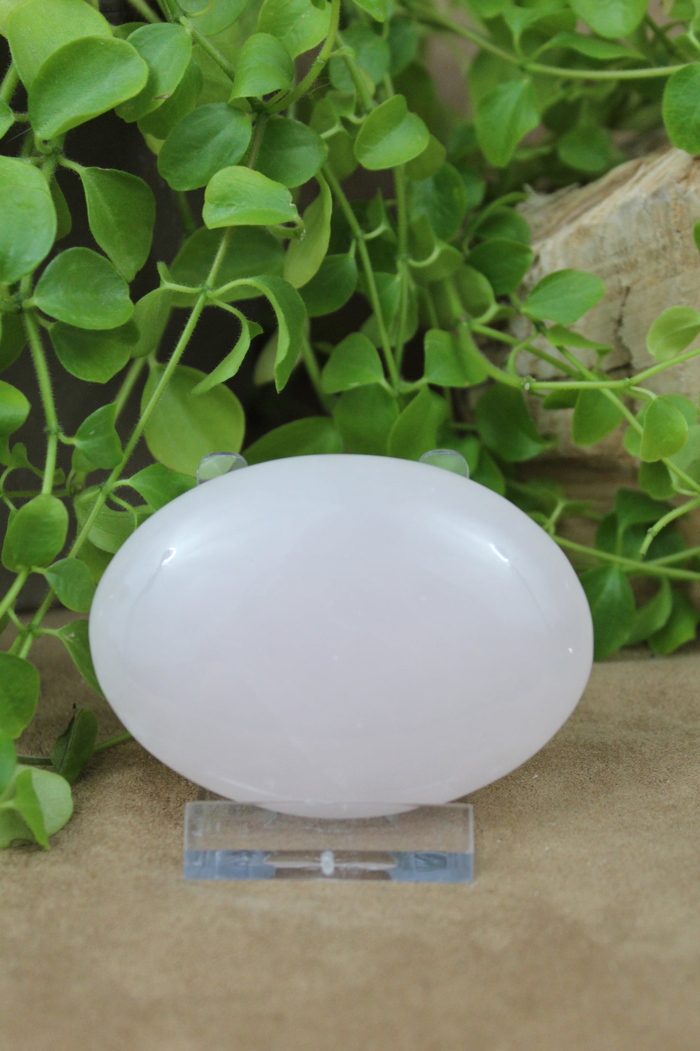 Mangano calciet ovaal – oranje fluorescentie onder UV