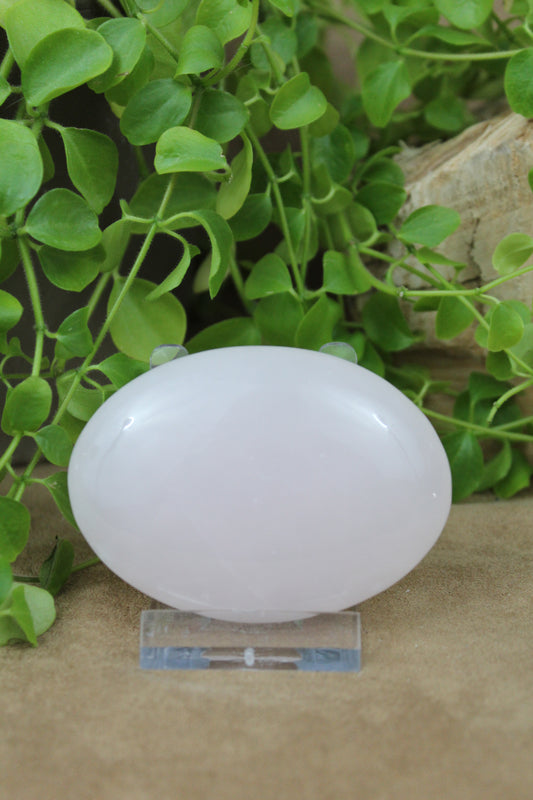 Mangano calciet ovaal – oranje fluorescentie onder UV