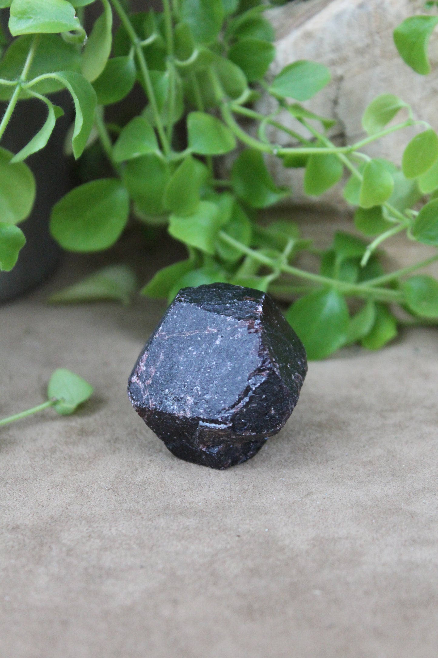 Granaat kristal – natuurlijke kristalvorm