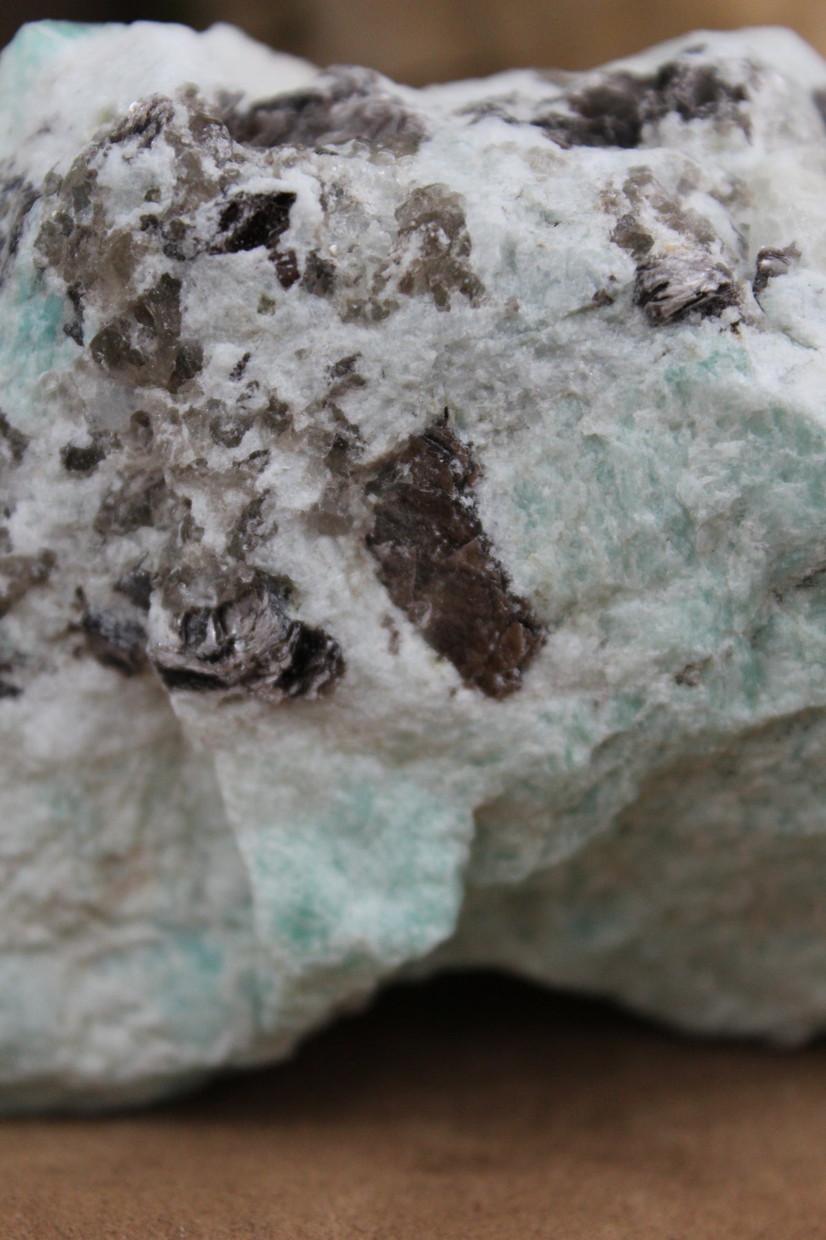Amazoniet met mica – ruw mineraalstuk