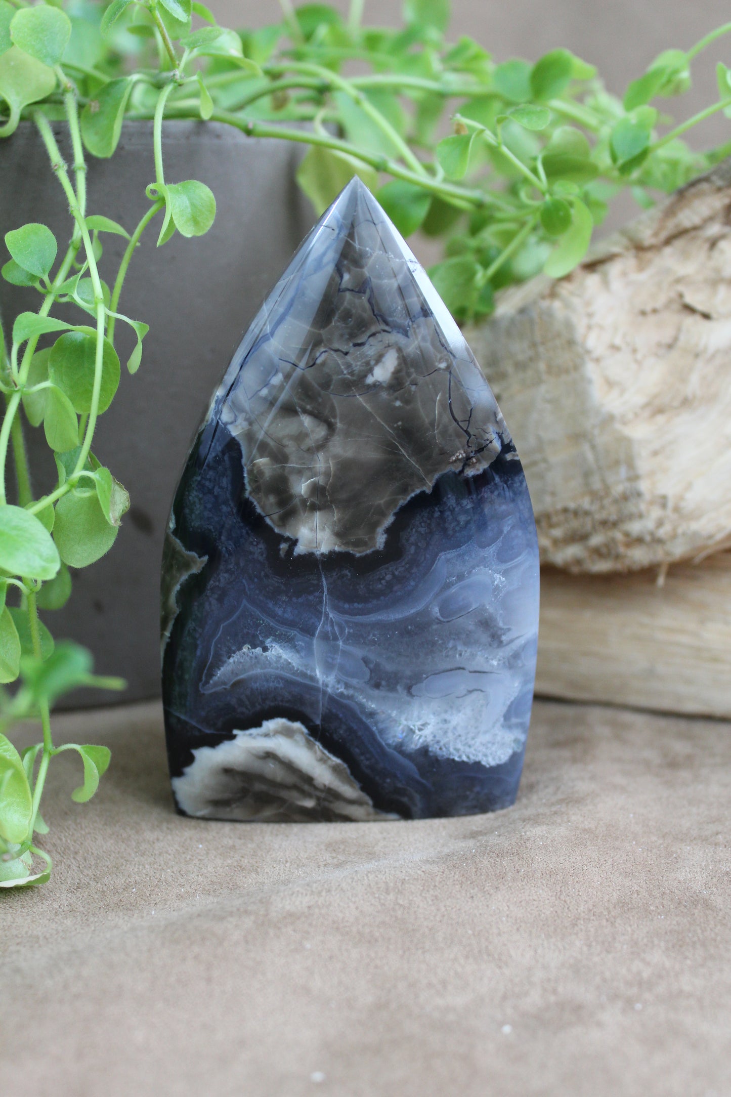 Vulcano agaat sculptuur – blauwgrijs met bijzondere tekening