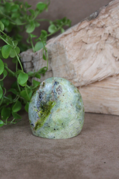 Groene opaal sculptuur