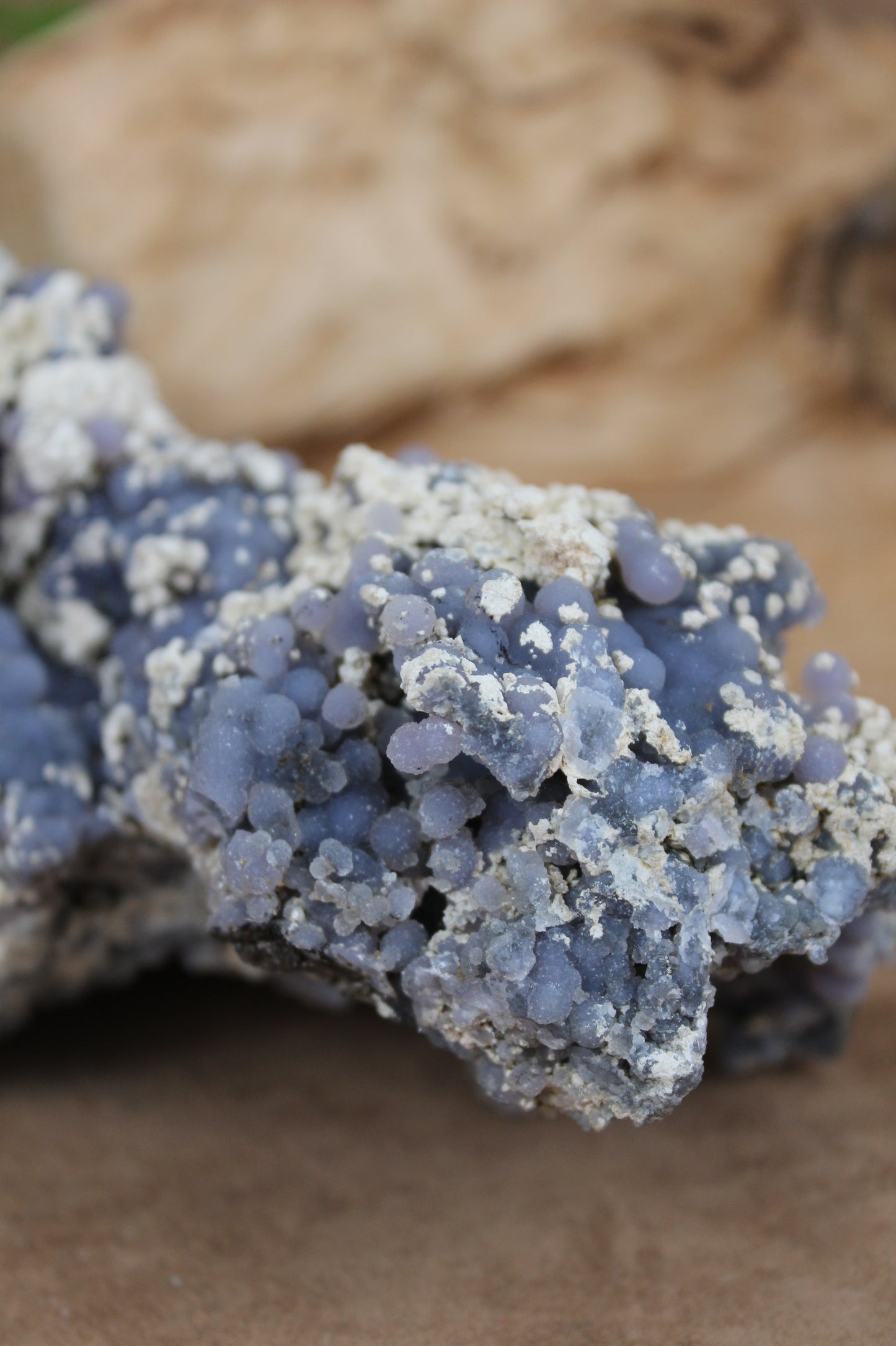Druifagaat met blauwgrijze bolstructuren